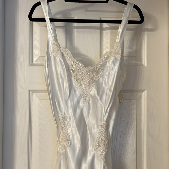 5 PIECE SET 🩶VINTAGE🩶NWT🤍Victoria’s Bridal Collection🤍Lace Robe,Nighty, Teddy - Picture 2 of 14